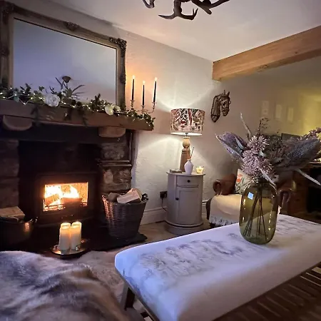 Rose Cottage, Cosy South District Retreat 度假居 *