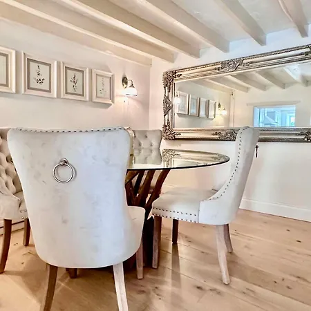 Rose Cottage, Cosy South District Retreat 阿尔弗斯顿