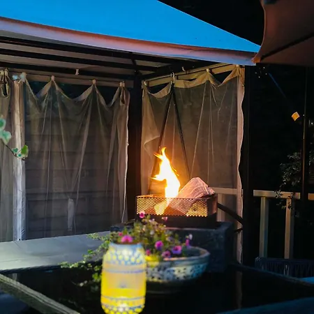 Rose Cottage, Cosy South District Retreat *